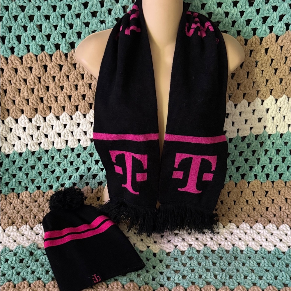T Mobile Black Pink Scarf Beanie Set Sz OS